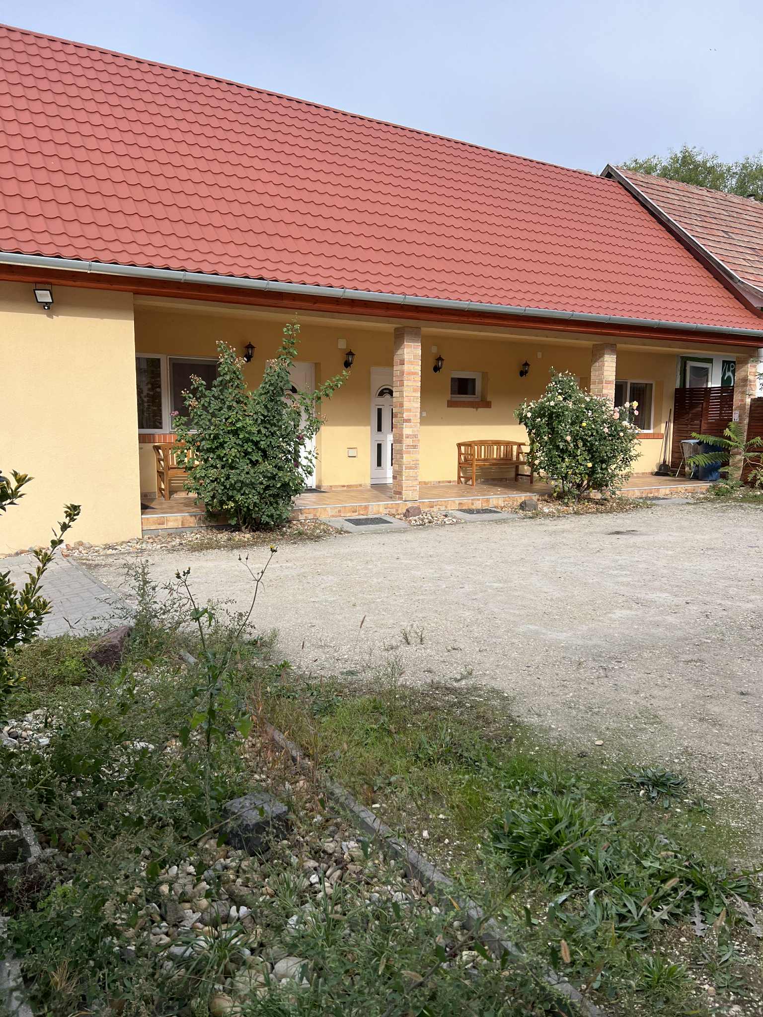 Apartman a reptéri parkolónknál